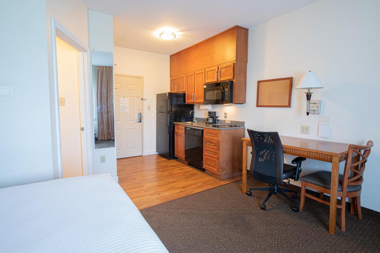 Queen Studio - Non-Smoking at Candlewood Suites New Iberia by IHG