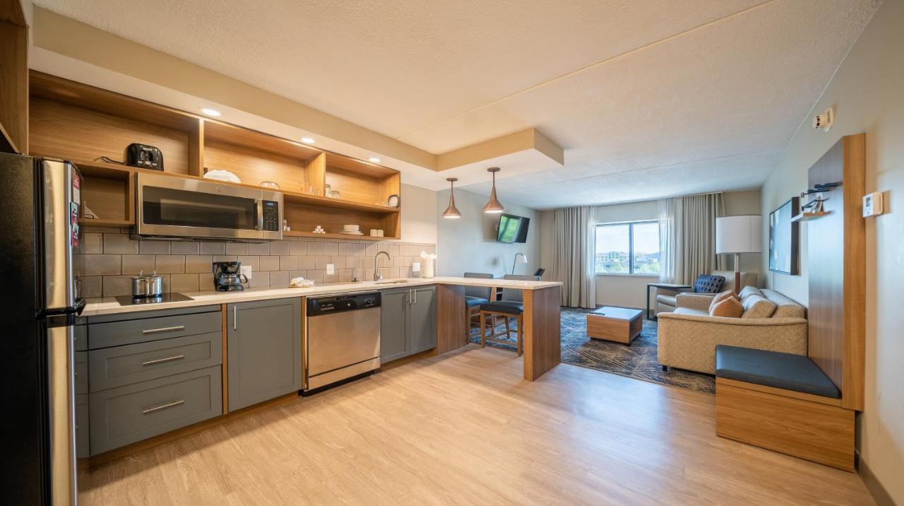 One-Bedroom King Suite - Non-Smoking at Candlewood Suites Cleveland South - Independence by IHG
