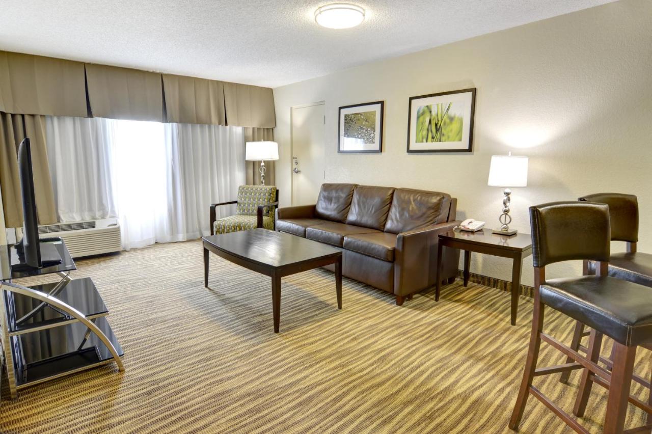 King Suite - Non-Smoking at Holiday Inn St Petersburg N - Clearwater, an IHG Hotel