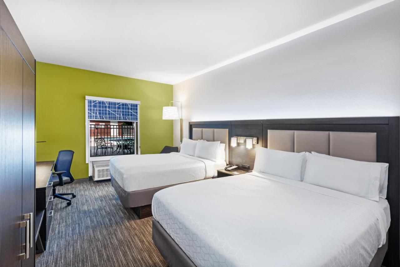 Twin Room - Disability Access with Bath Tub at Holiday Inn Express & Suites Baton Rouge East by IHG