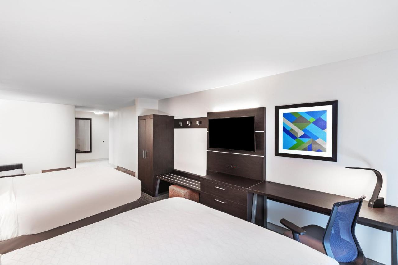 Queen Suite with Two Queen Beds at Holiday Inn Express & Suites Baton Rouge East by IHG