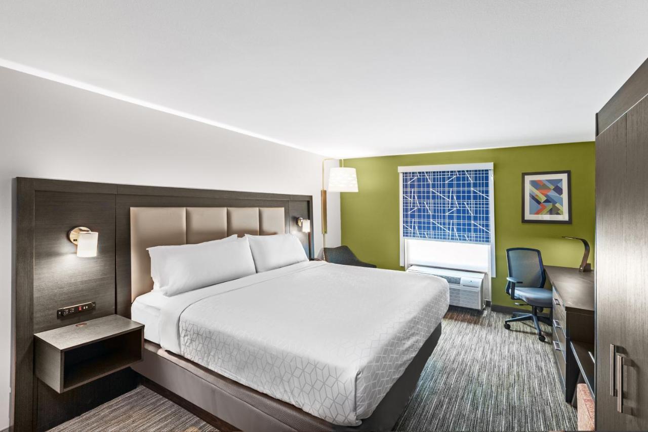 King Room - Hearing Accessible - Roll-in Shower at Holiday Inn Express & Suites Baton Rouge East by IHG