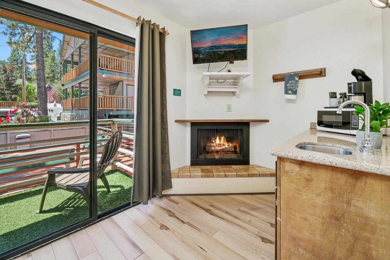 | Big Bear Lake Front Lodge