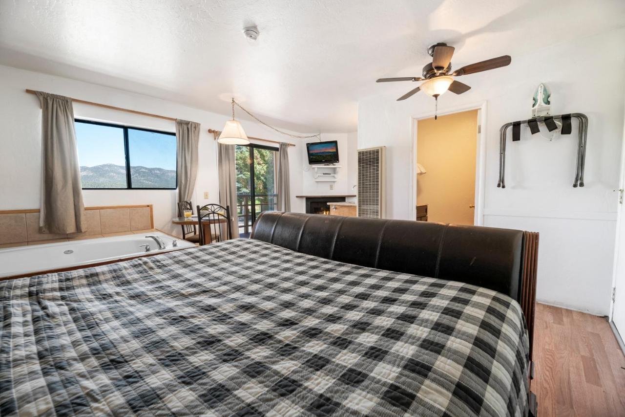 | Big Bear Lake Front Lodge