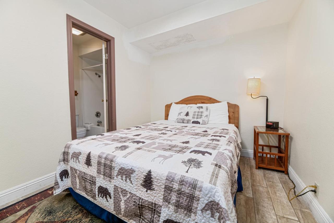 | Big Bear Lake Front Lodge