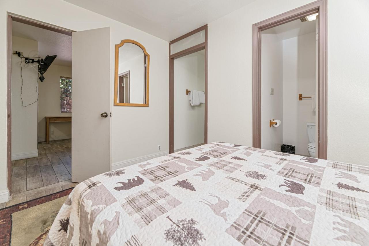 | Big Bear Lake Front Lodge