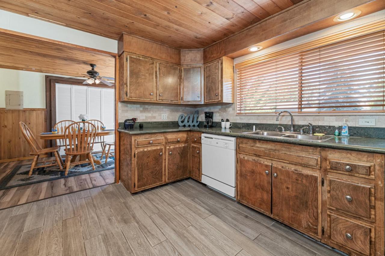 | Big Bear Lake Front Lodge