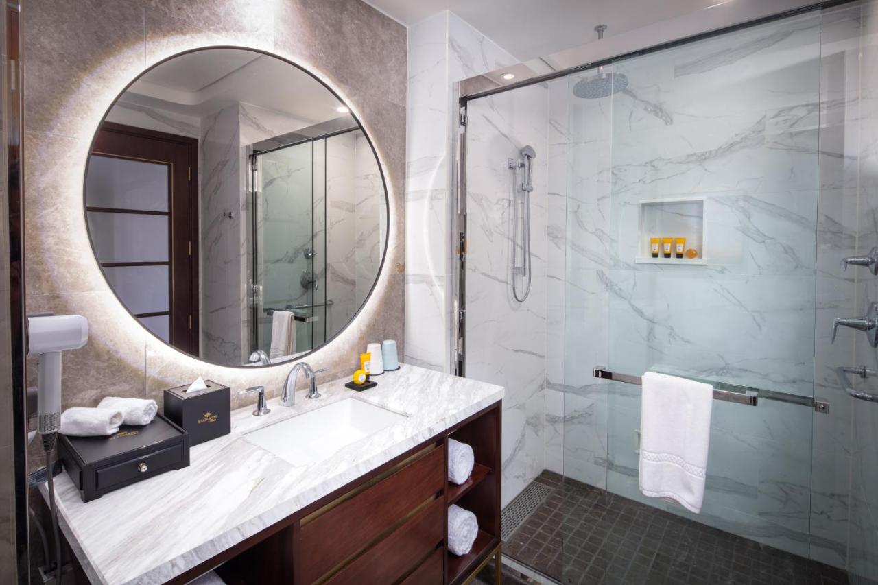 Deluxe King Studio at Blossom Hotel Houston, Curio Collection by Hilton