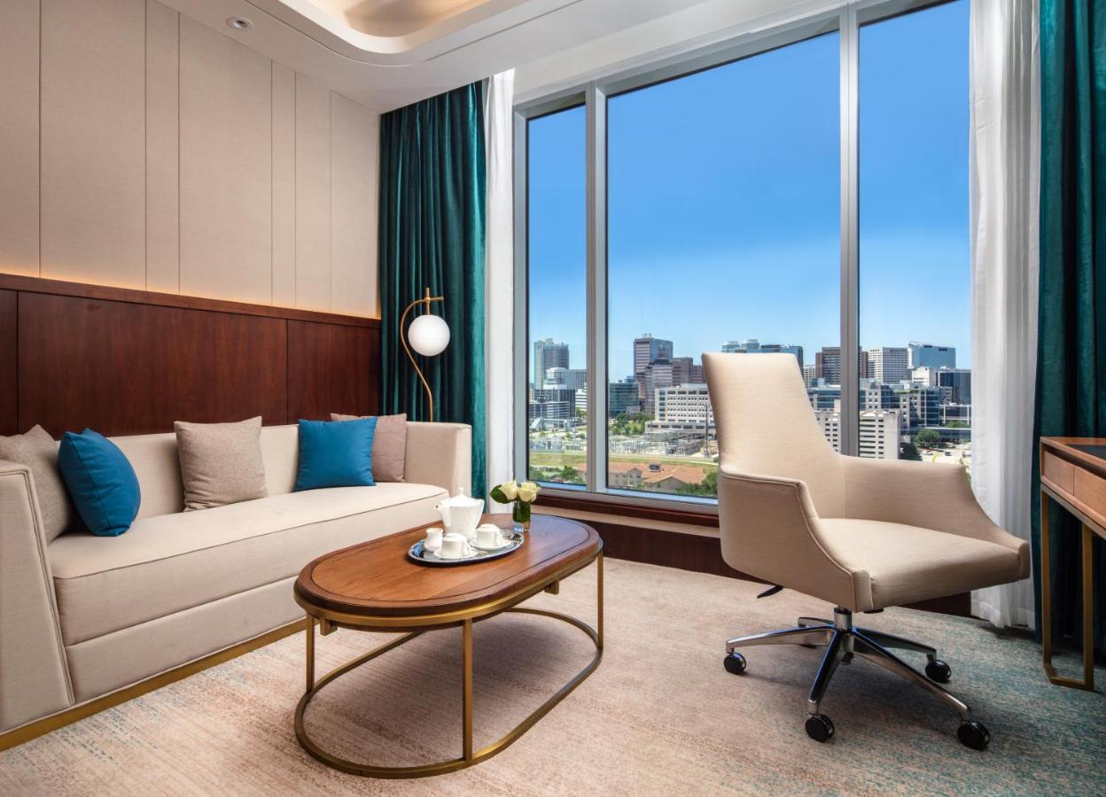 Deluxe King Studio at Blossom Hotel Houston, Curio Collection by Hilton