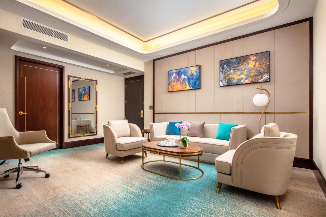 King Two Bedroom Suite at Blossom Hotel Houston, Curio Collection by Hilton