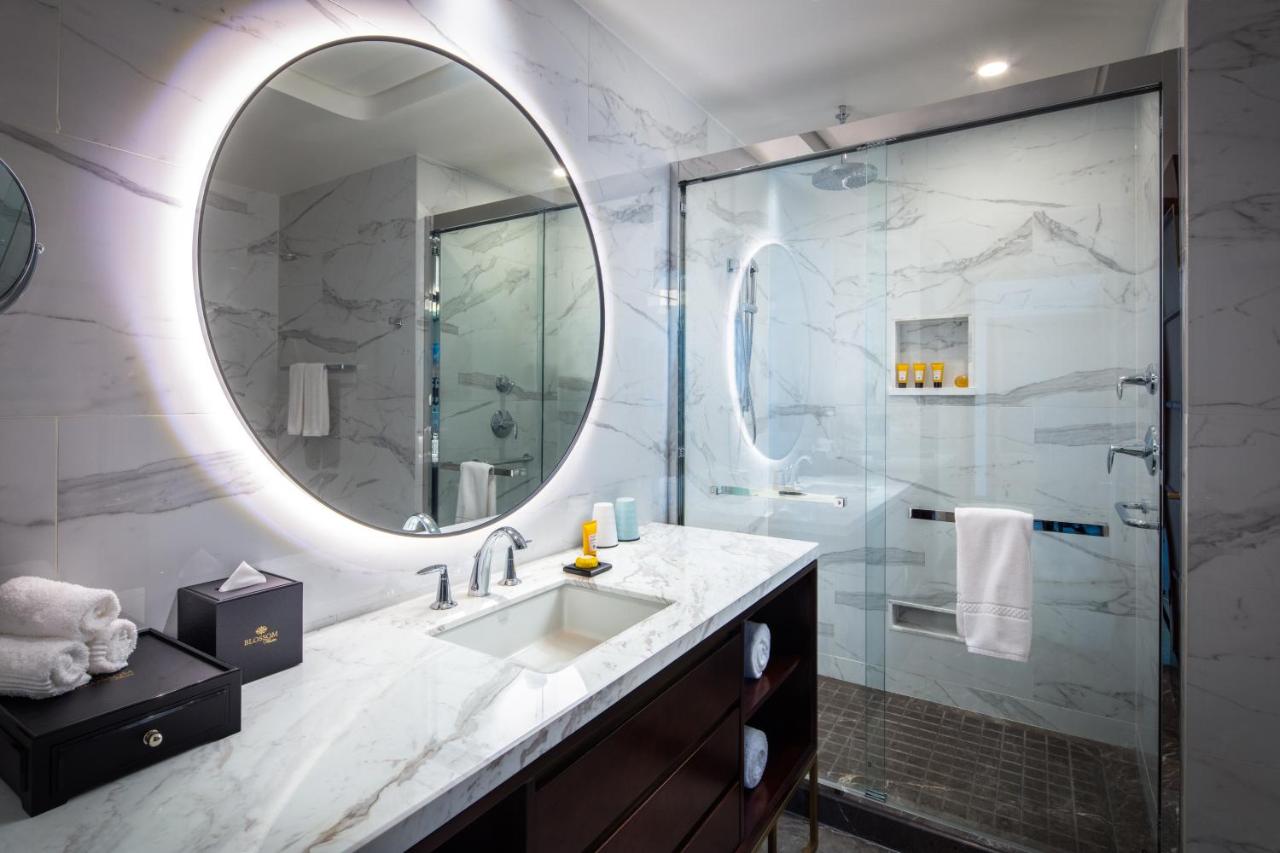 King Suite at Blossom Hotel Houston, Curio Collection by Hilton