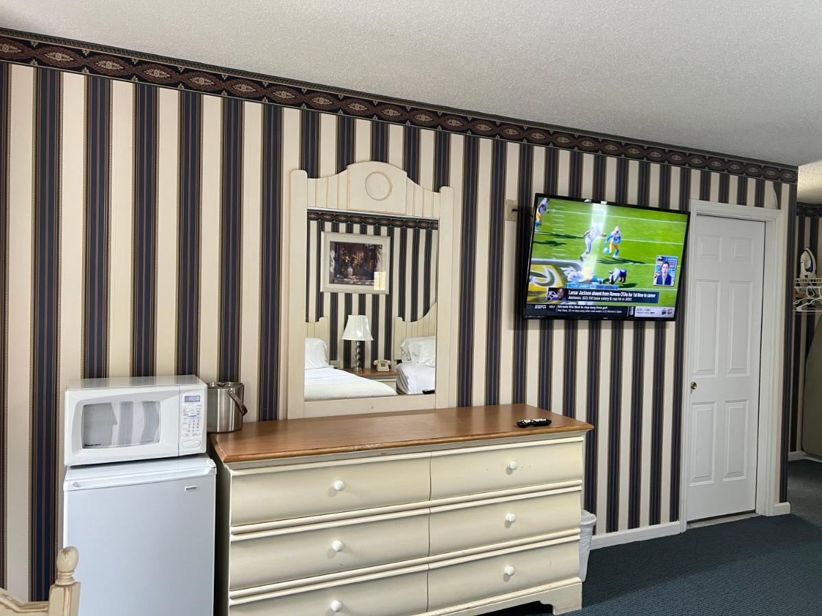 | Rocky River Inn