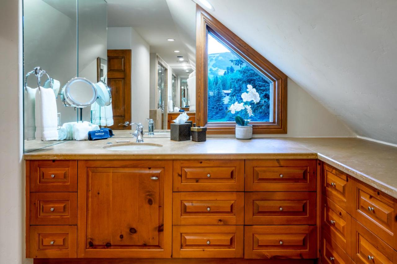 | Beautiful Beaver Creek Mountain Villa. 5br/6ba w. Private Hot Tub!