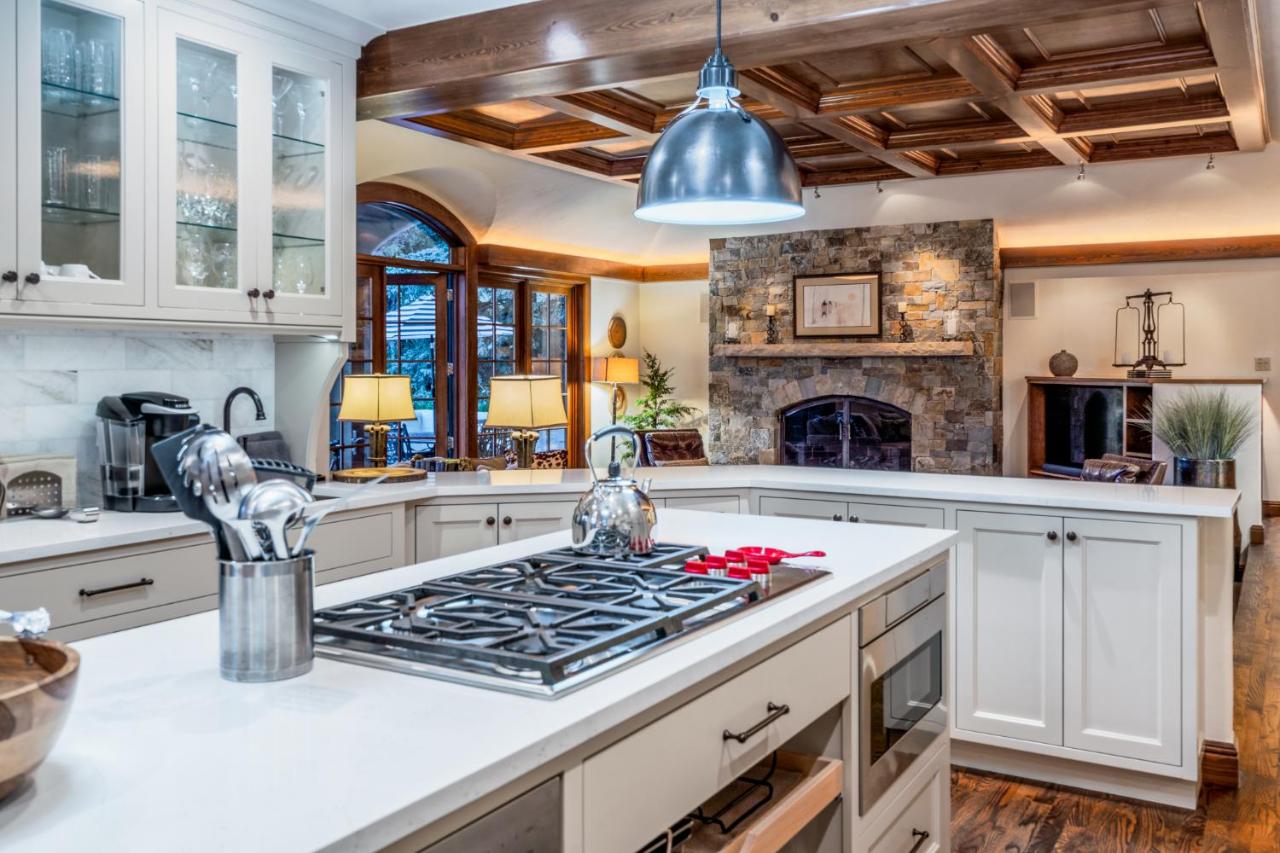 | Beautiful Beaver Creek Mountain Villa. 5br/6ba w. Private Hot Tub!