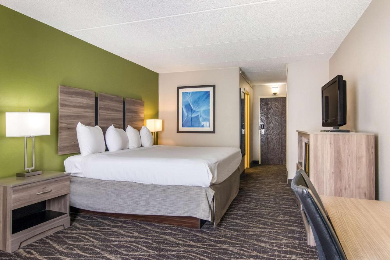 King Room - Non-Smoking at Best Western Dutch Valley Inn