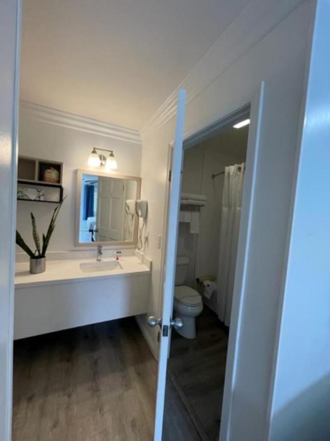 Two Bedroom Suite Non Smoking at Ramada Limited Redondo Beach