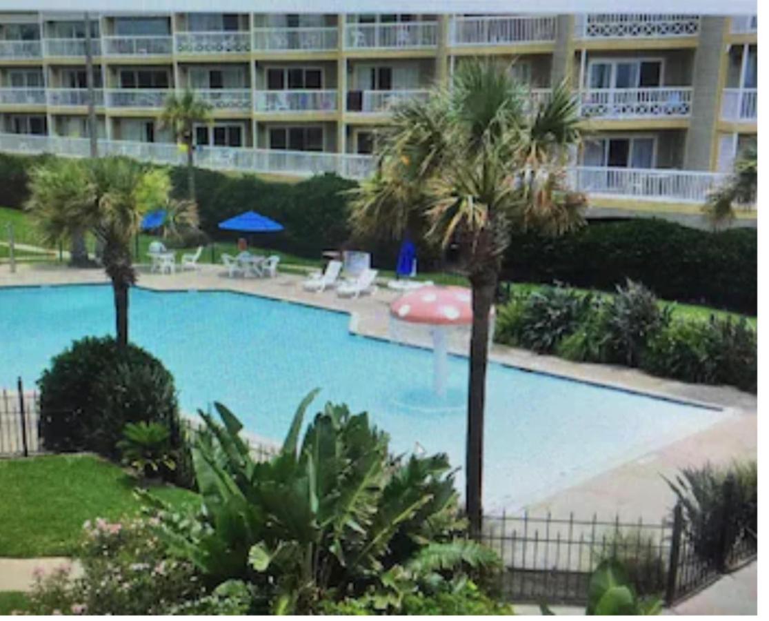 | OCEAN WAVES Oceanfront TOP FLOOR CONDOw/Balcony