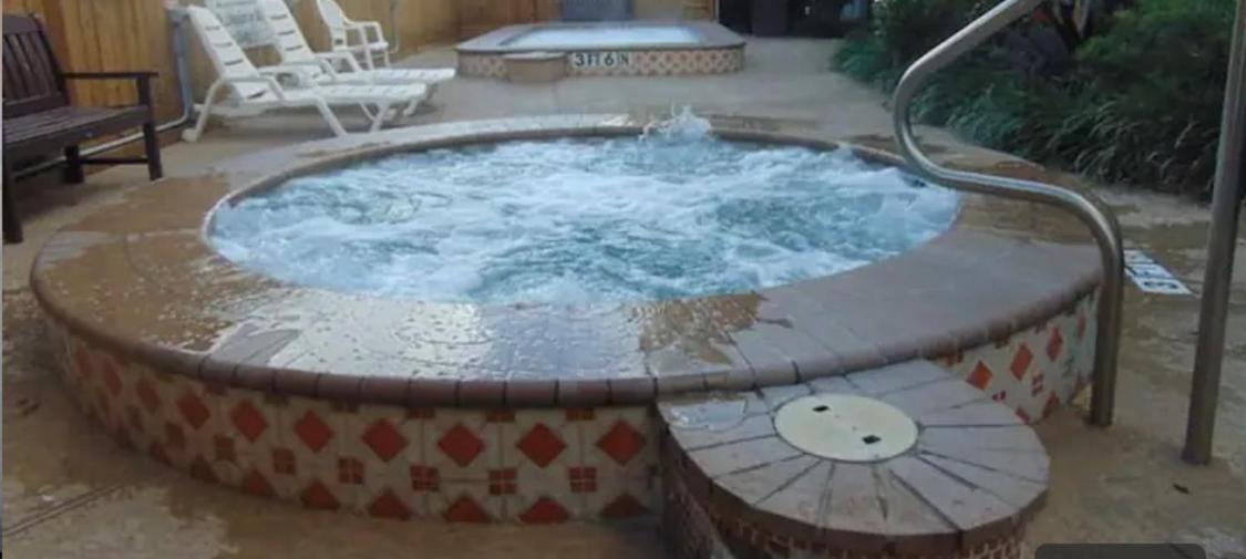 | OCEAN WAVES Oceanfront TOP FLOOR CONDOw/Balcony