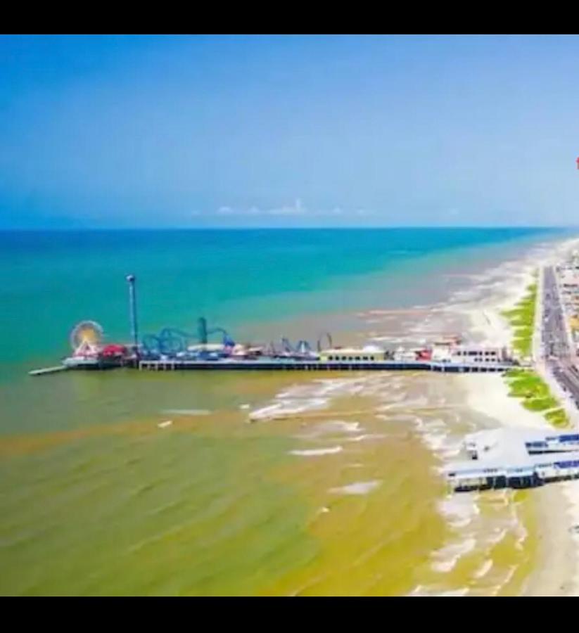 | OCEAN WAVES Oceanfront TOP FLOOR CONDOw/Balcony