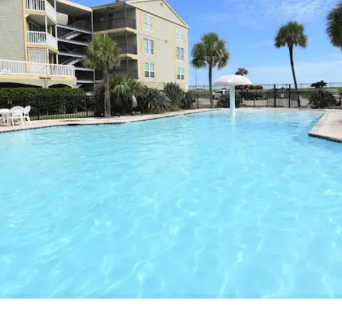 | OCEAN WAVES Oceanfront TOP FLOOR CONDOw/Balcony