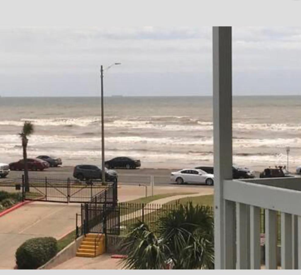 | OCEAN WAVES Oceanfront TOP FLOOR CONDOw/Balcony