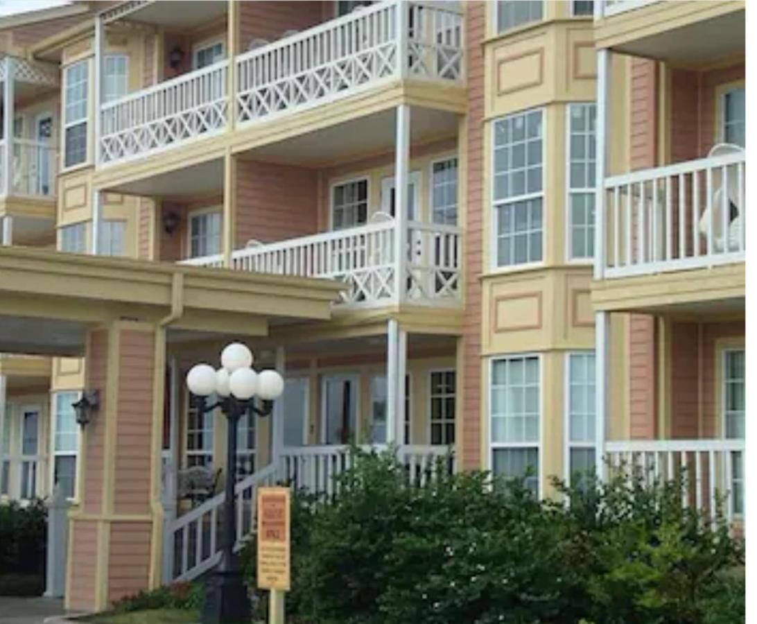 | OCEAN WAVES Oceanfront TOP FLOOR CONDOw/Balcony