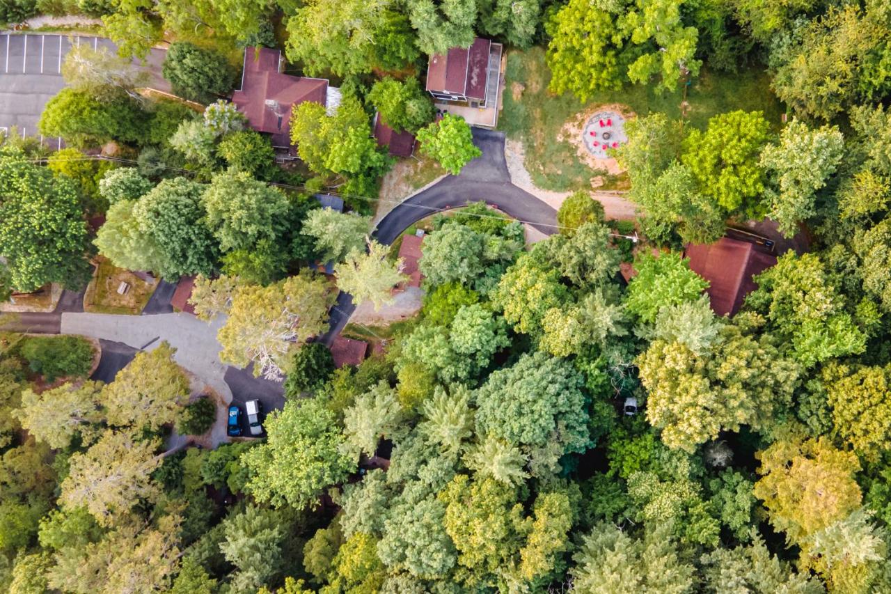 | Log Cabin Motor Court