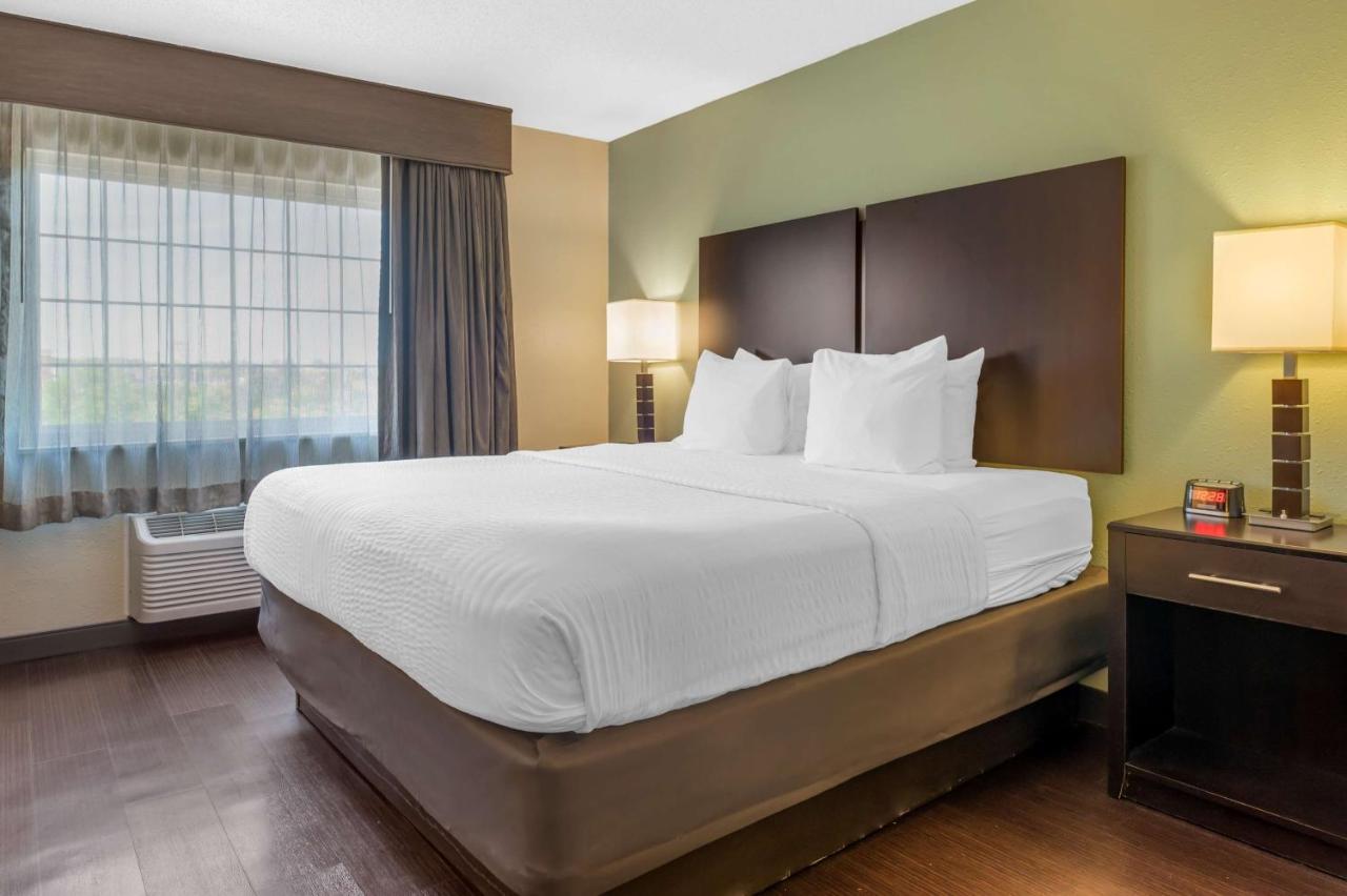King Room - Non-Smoking at Best Western Hilliard Inn & Suites