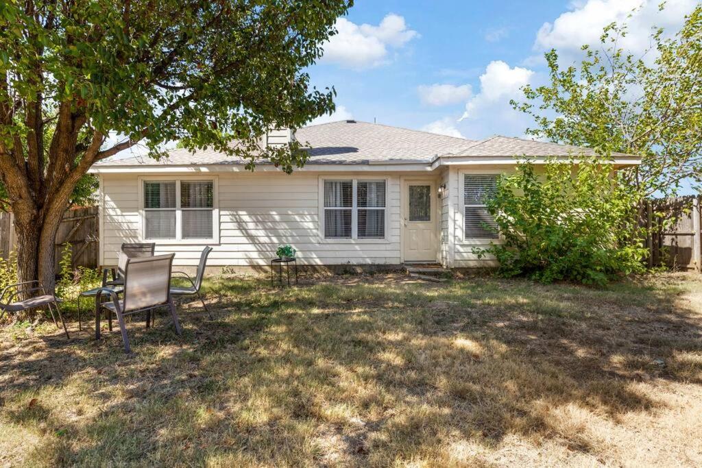 | *The Hideaway* NFLX/Arcade/Soak tub