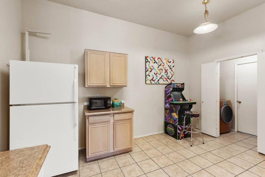 | *The Hideaway* NFLX/Arcade/Soak tub