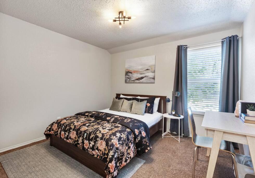 | *The Hideaway* NFLX/Arcade/Soak tub