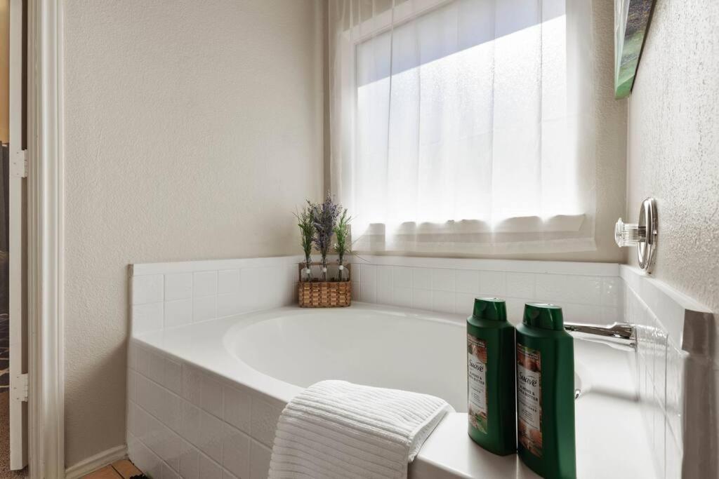 | *The Hideaway* NFLX/Arcade/Soak tub