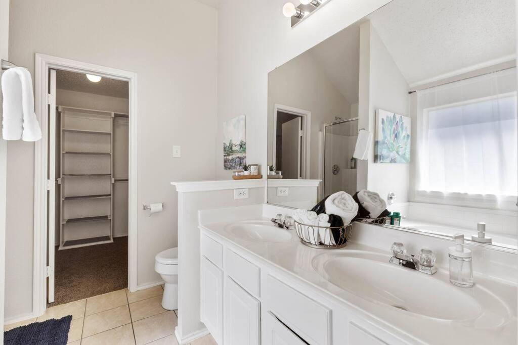 | *The Hideaway* NFLX/Arcade/Soak tub
