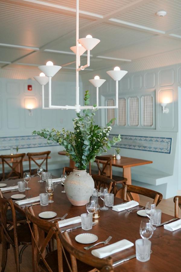 | Canoe Place Inn & Cottages