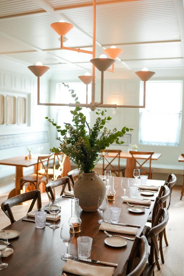 | Canoe Place Inn & Cottages