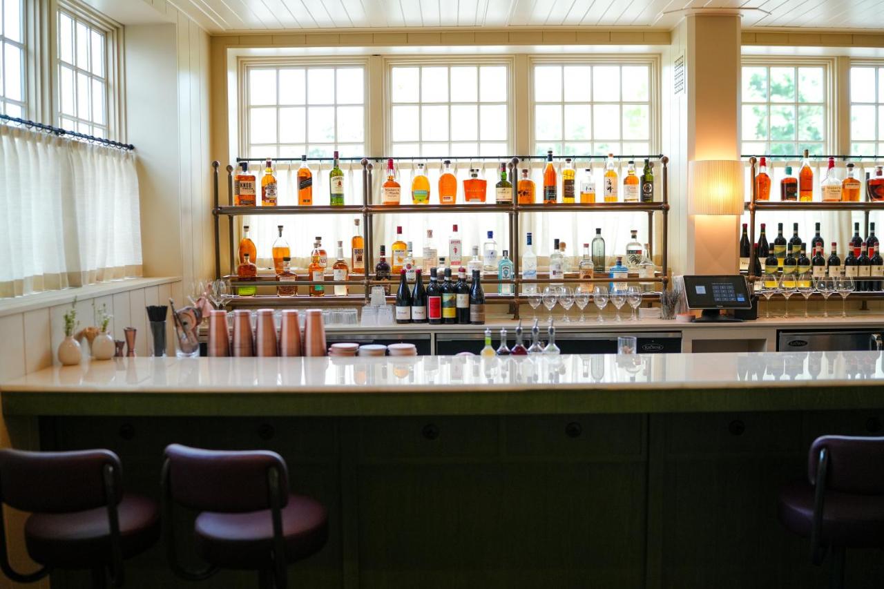 | Canoe Place Inn & Cottages