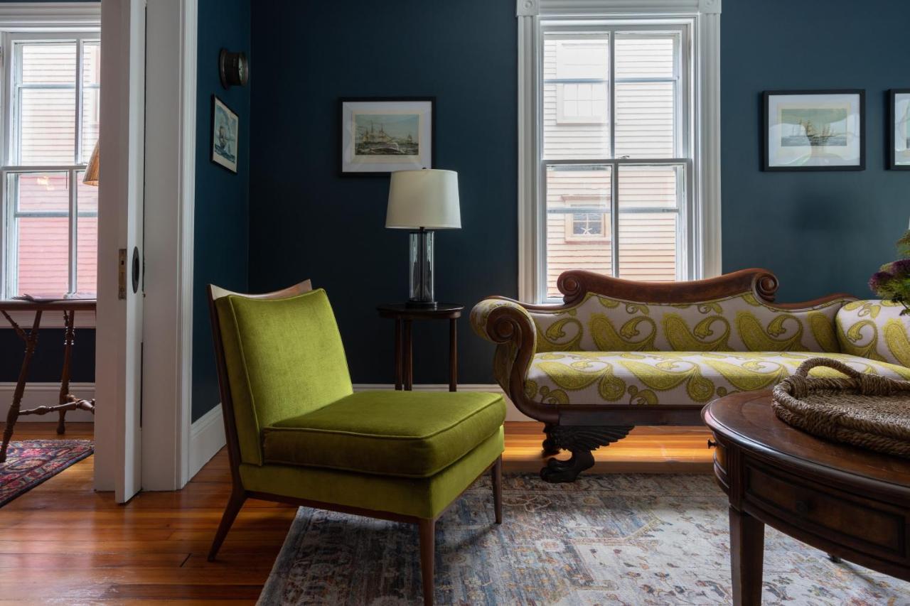 | Chart House Inn