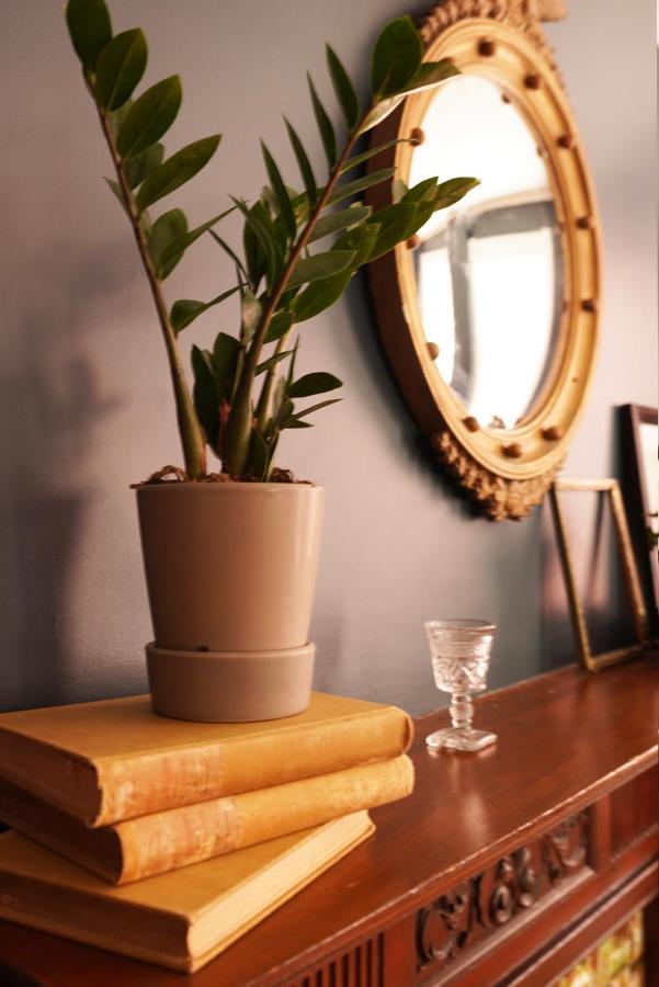 | Chart House Inn