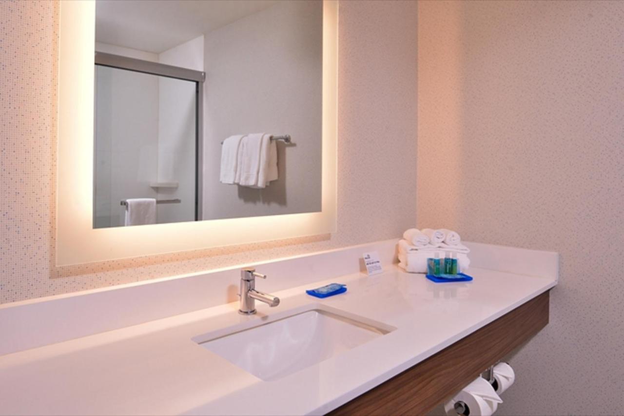 Suite at Holiday Inn Express Madera - Yosemite Park Area by IHG