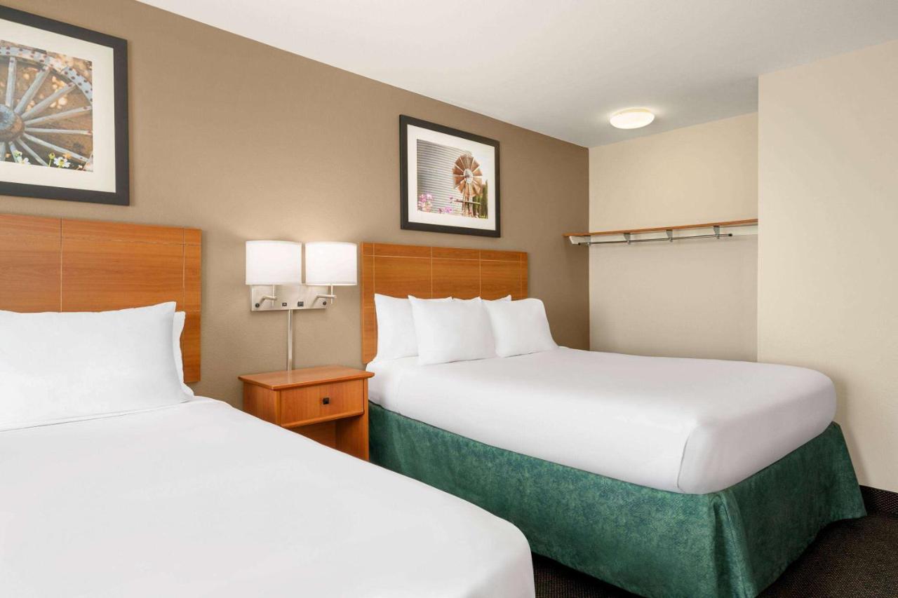 Deluxe Queen Room - Mobility Access/Non-Smoking at Baymont by Wyndham Fremont