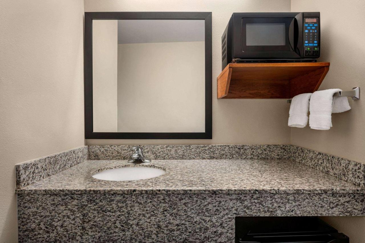 Deluxe Queen Room - Mobility Access/Non-Smoking at Baymont by Wyndham Fremont