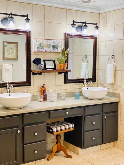 | Barren Breeze Bed and Breakfast