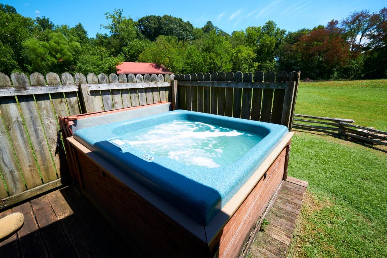 | Creekwalk Inn Bed and Breakfast with Cabins