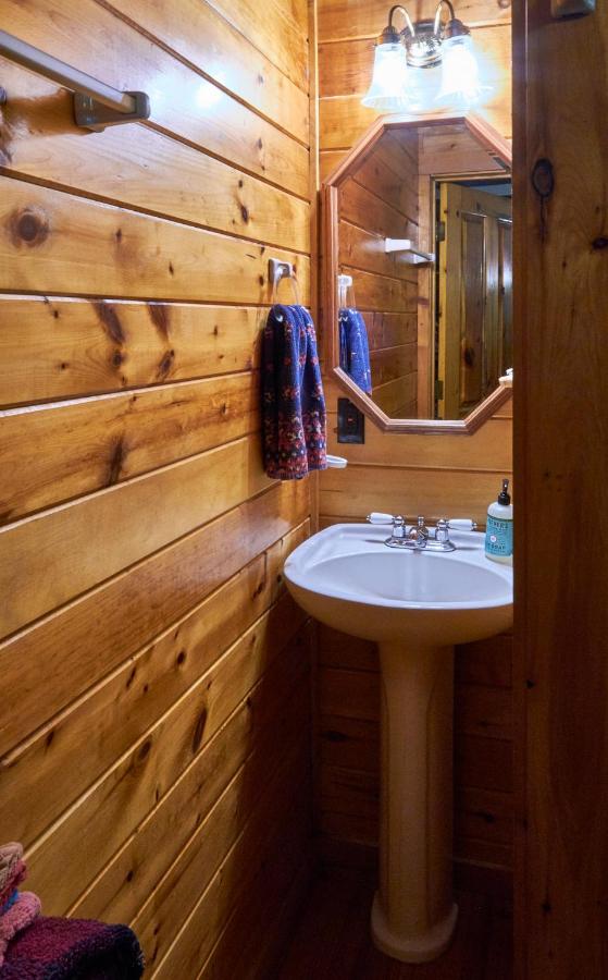 | Creekwalk Inn Bed and Breakfast with Cabins
