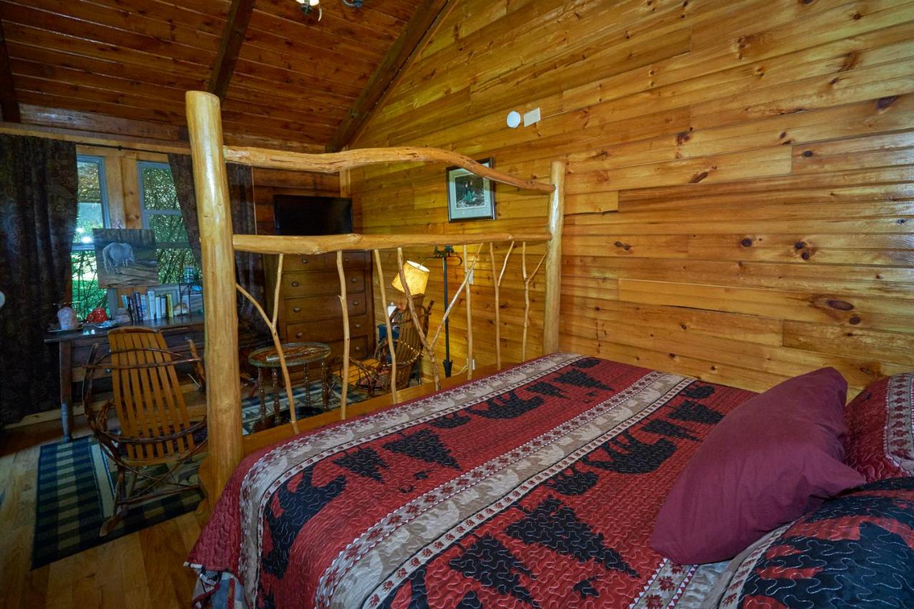 | Creekwalk Inn Bed and Breakfast with Cabins