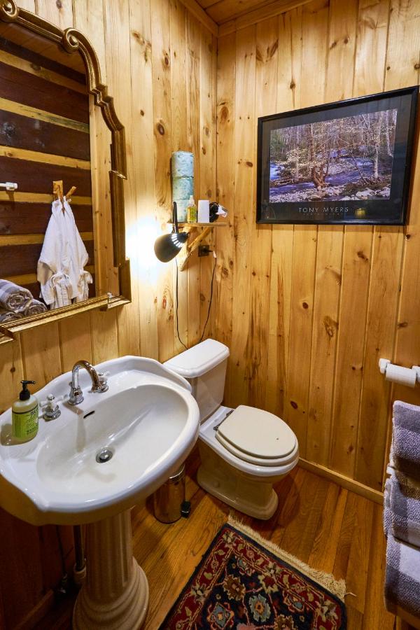 | Creekwalk Inn Bed and Breakfast with Cabins