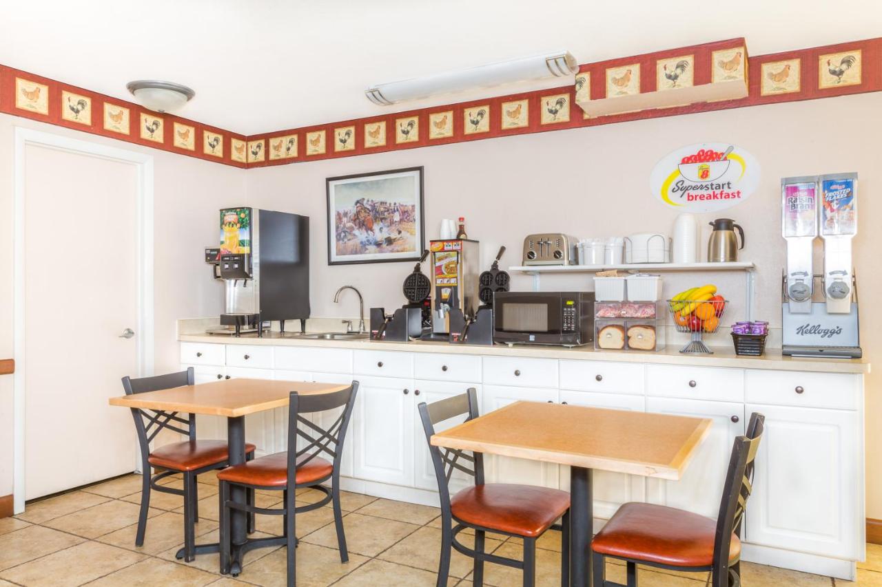 | Super 8 by Wyndham Salina/Scenic Hills Area