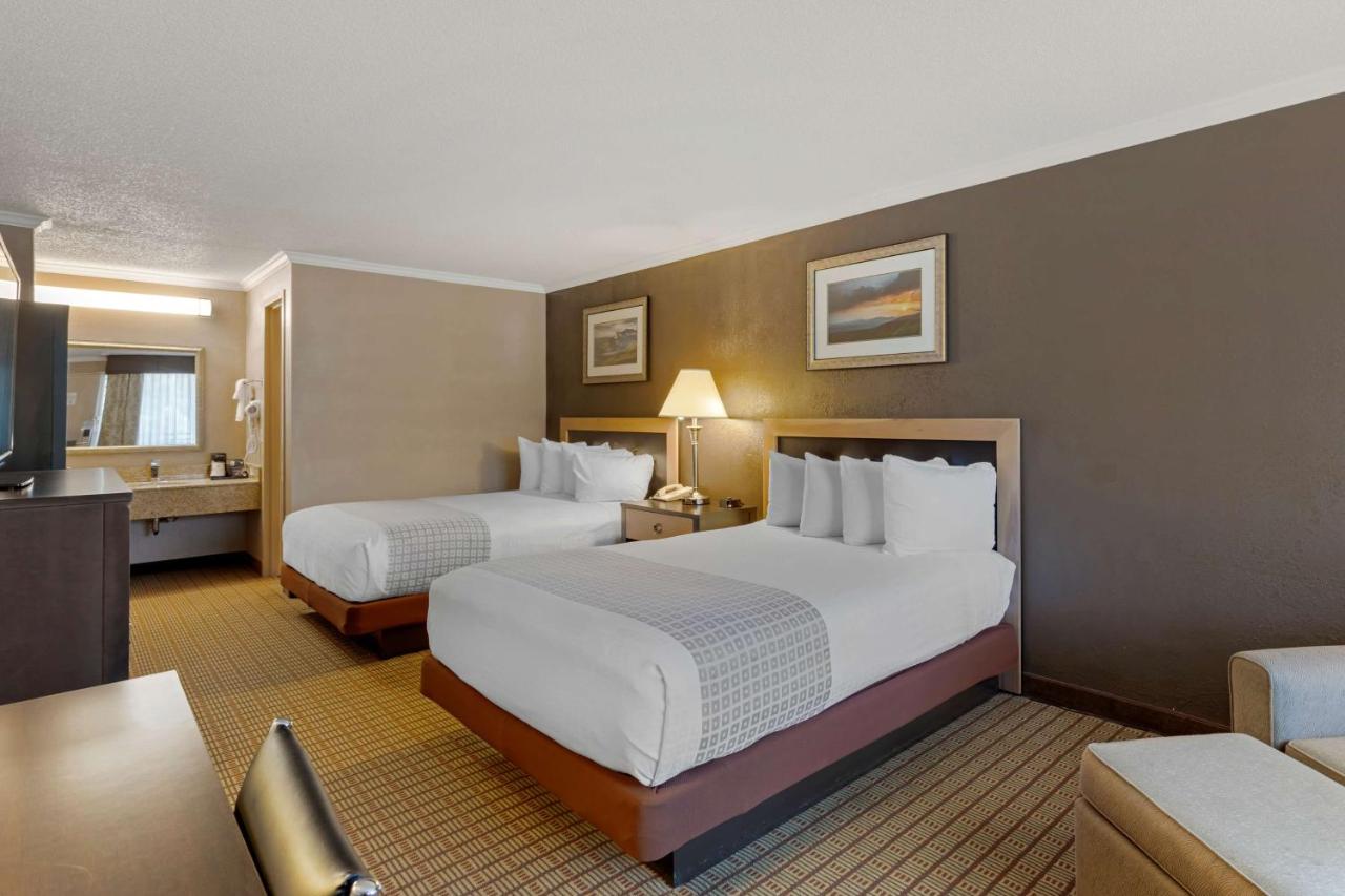 Queen Room with Two Queen Beds - Non-Smoking at Best Western Smoky Mountain Inn