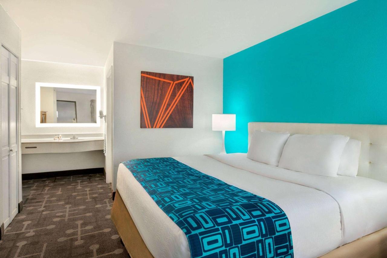 King Room - Non-Smoking at Howard Johnson by Wyndham Chattanooga Lookout Mountain I-24