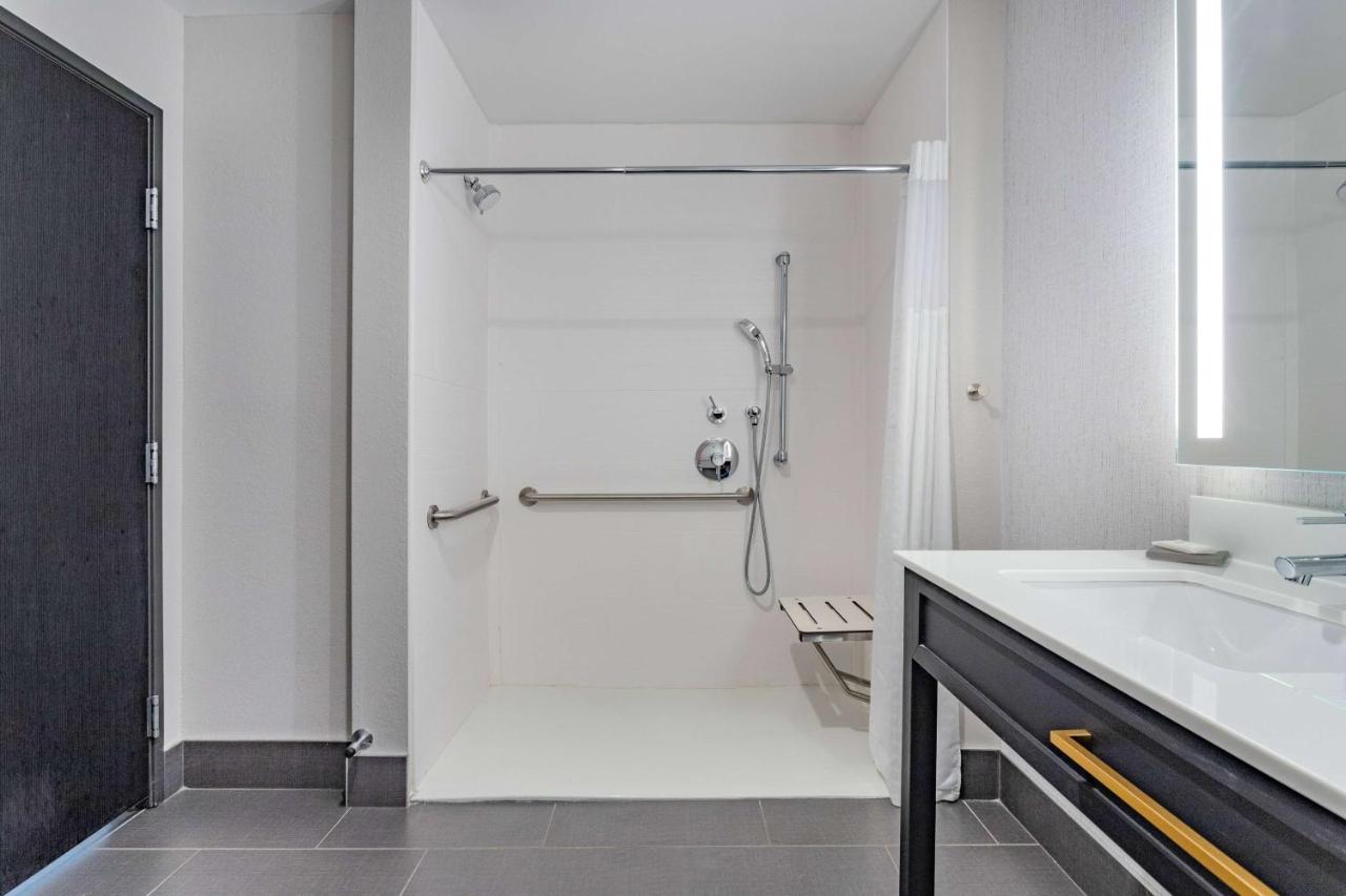 King Room with Roll-In Shower - Mobility Access/Non-Smoking at La Quinta Suites by Wyndham South Bend Notre Dame Area